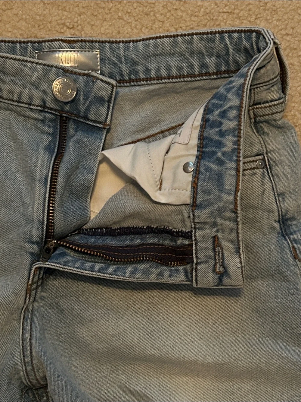 Kut from the Kloth High Rise Jane Long Shorts. Size 0. Light Blue Denim.